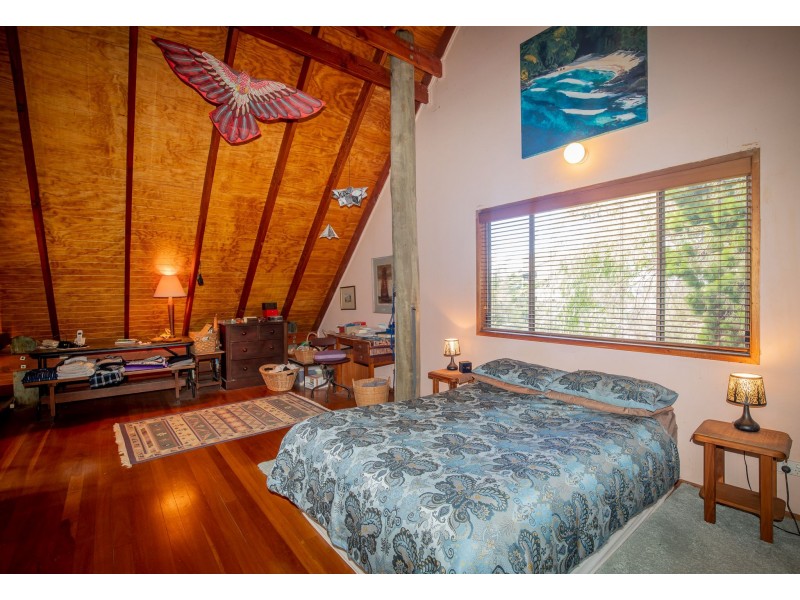 129 Tramican Street, Point Lookout QLD 4183