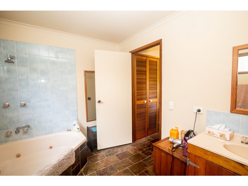 129 Tramican Street, Point Lookout QLD 4183