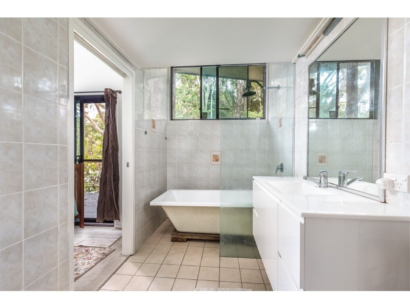 6B Waller Court, Point Lookout QLD 4183