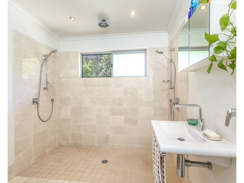6A Donahue Street, Point Lookout QLD 4183