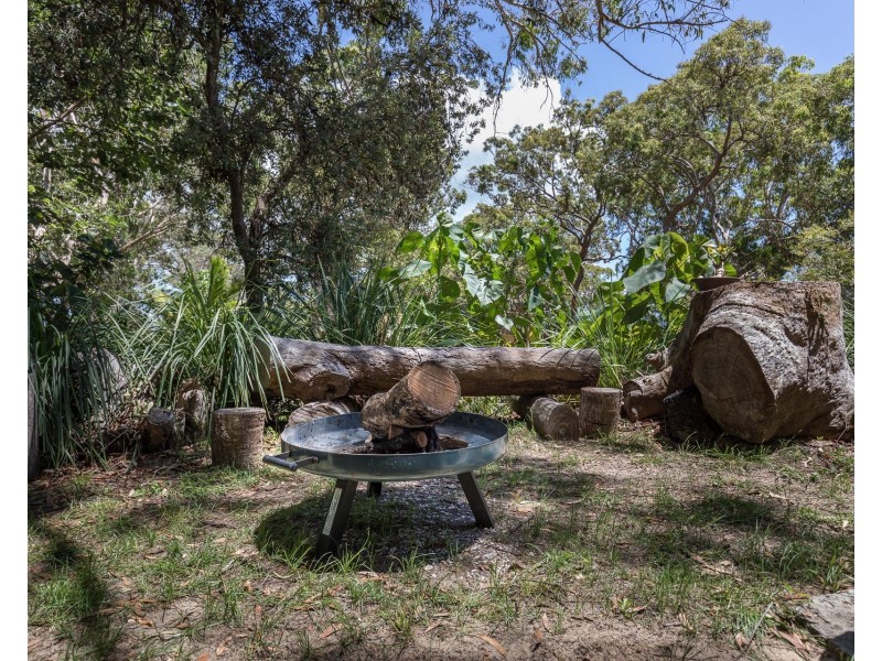 6A Donahue Street, Point Lookout QLD 4183