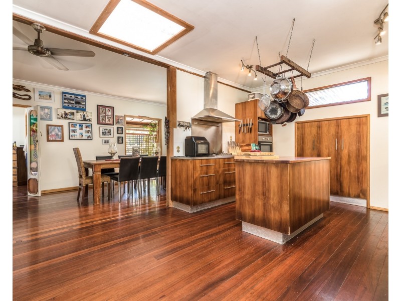 9 Miles Street, Amity Point QLD 4183