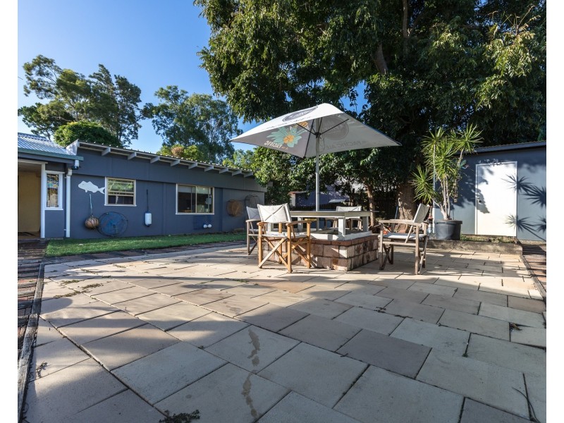 9 Miles Street, Amity Point QLD 4183