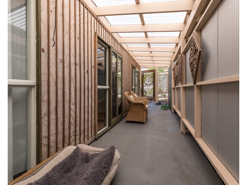 9 Miles Street, Amity Point QLD 4183