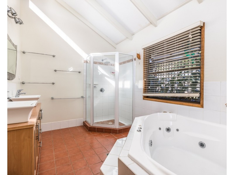 9 Miles Street, Amity Point QLD 4183