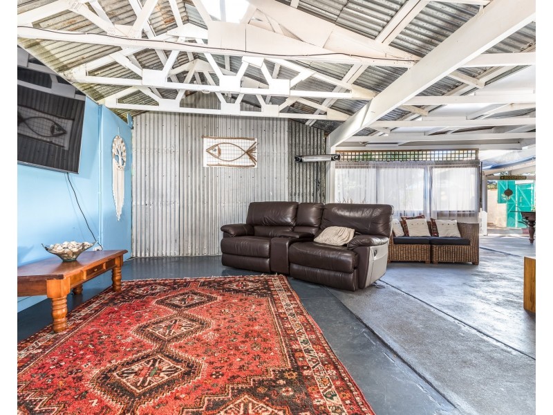 9 Miles Street, Amity Point QLD 4183