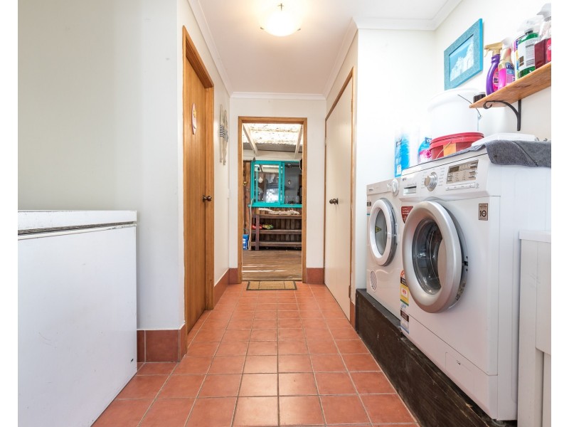 9 Miles Street, Amity Point QLD 4183