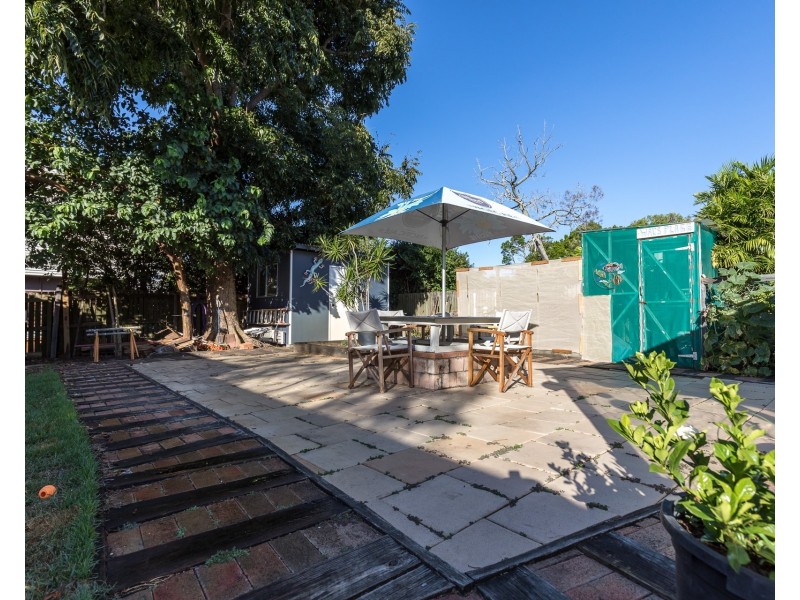 9 Miles Street, Amity Point QLD 4183