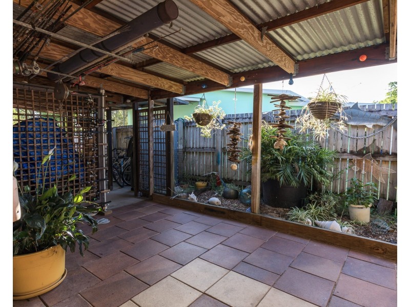 9 Miles Street, Amity Point QLD 4183