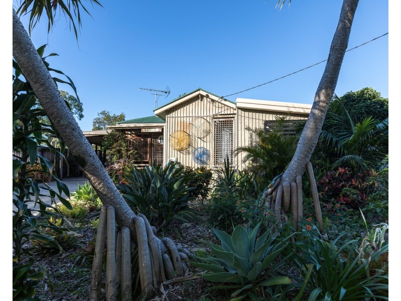 9 Miles Street, Amity Point QLD 4183