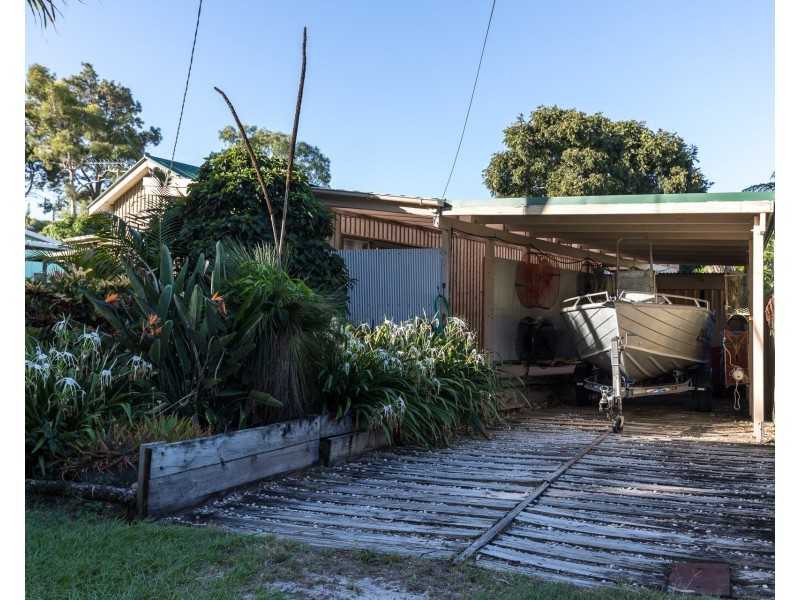 9 Miles Street, Amity Point QLD 4183