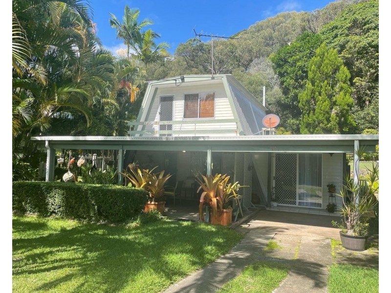 131 Dickson Way, Point Lookout QLD 4183