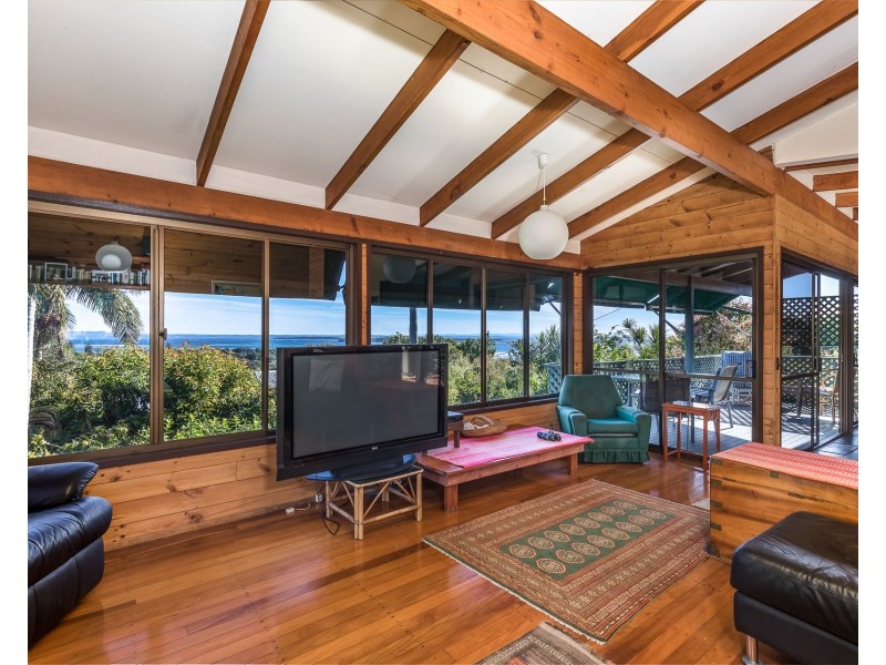 139 Rainbow Crescent, Dunwich QLD 4183