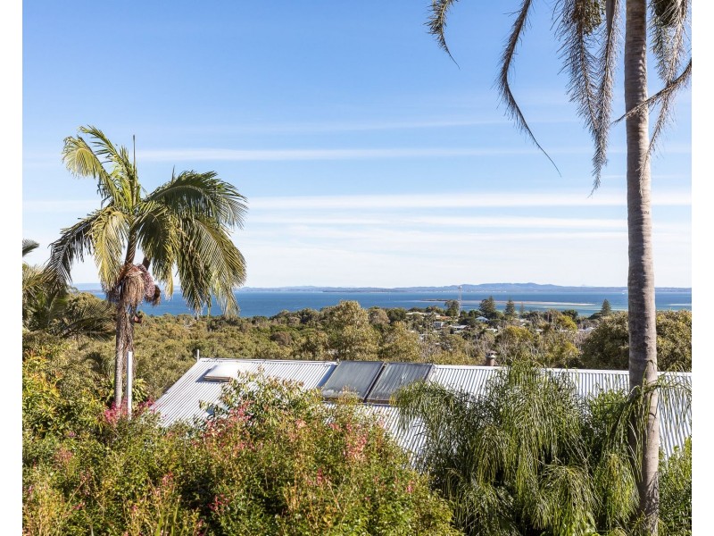 139 Rainbow Crescent, Dunwich QLD 4183