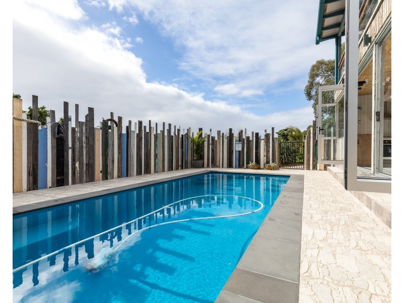 42 Cumming Parade, Point Lookout QLD 4183