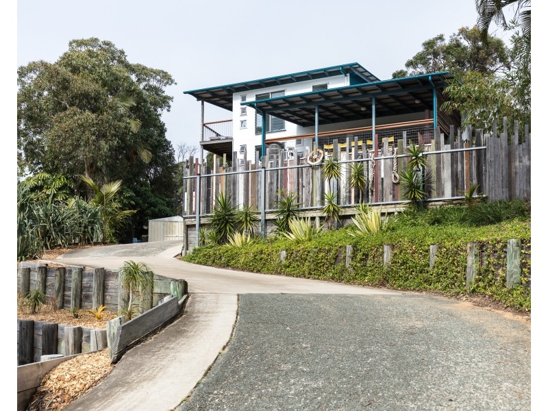 42 Cumming Parade, Point Lookout QLD 4183