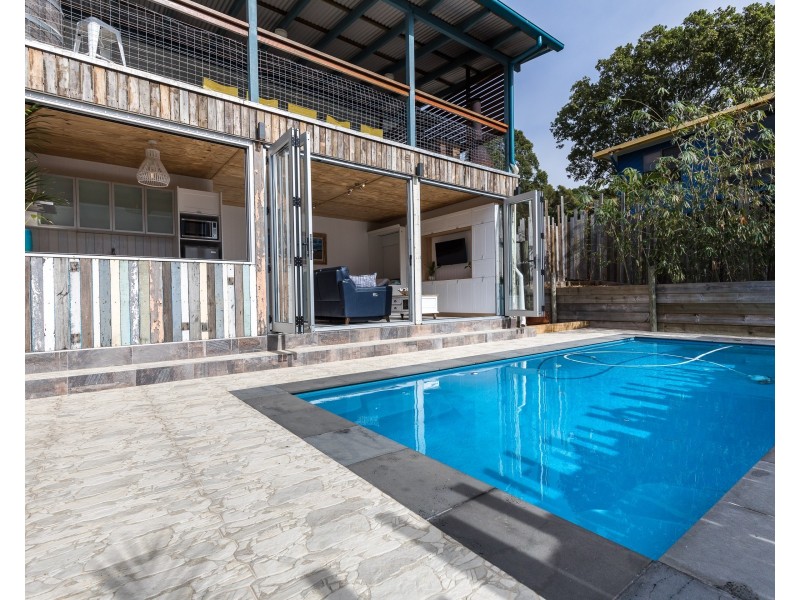 42 Cumming Parade, Point Lookout QLD 4183