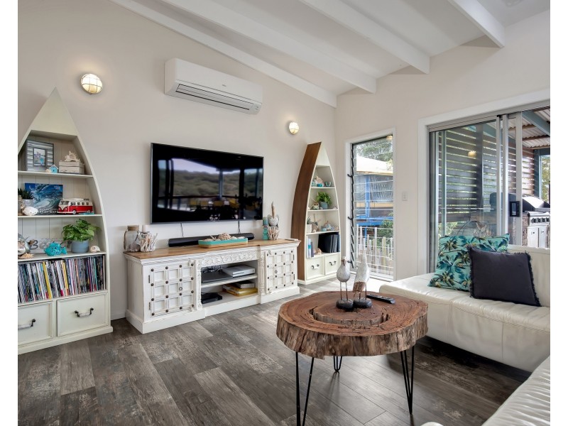 42 Cumming Parade, Point Lookout QLD 4183
