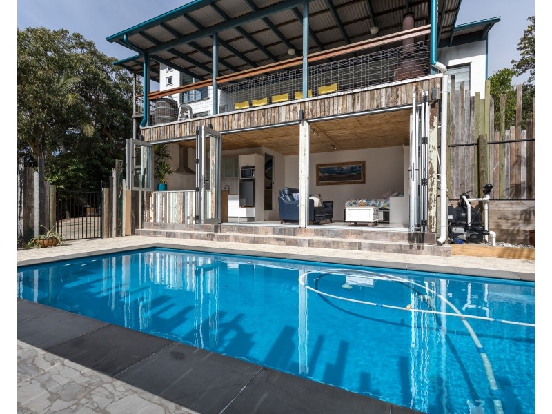 42 Cumming Parade, Point Lookout QLD 4183