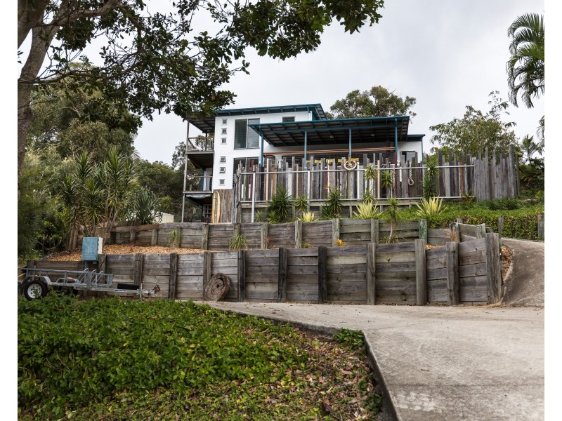 42 Cumming Parade, Point Lookout QLD 4183