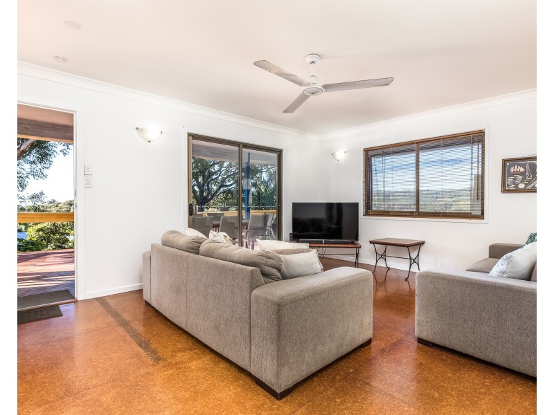 40 Cumming Parade, Point Lookout QLD 4183