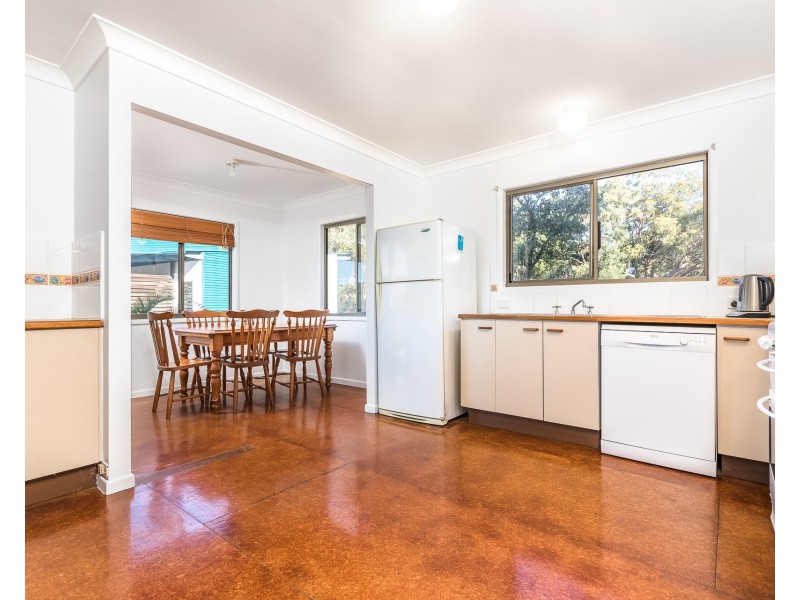 40 Cumming Parade, Point Lookout QLD 4183