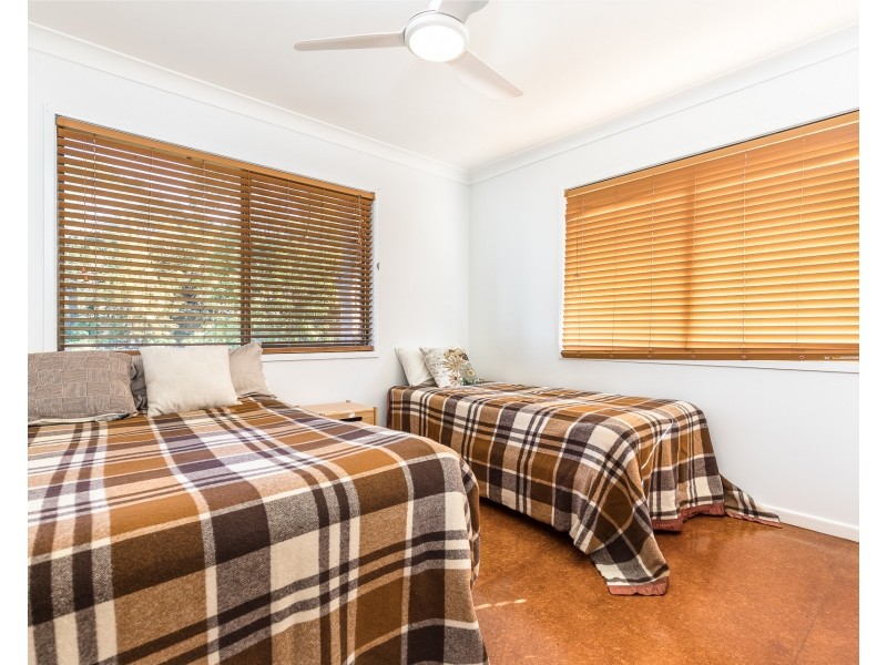 40 Cumming Parade, Point Lookout QLD 4183