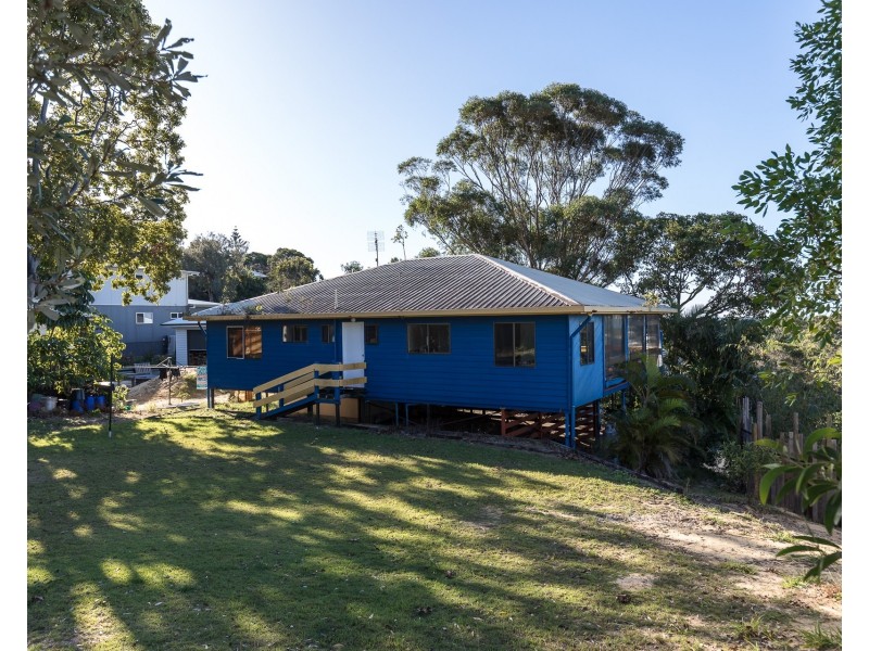 40 Cumming Parade, Point Lookout QLD 4183