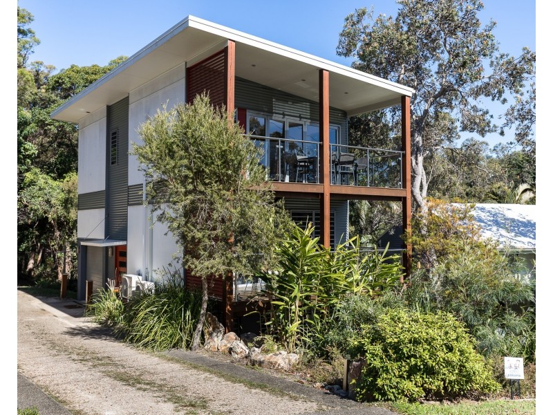 2/16 Tramican Street, Point Lookout QLD 4183