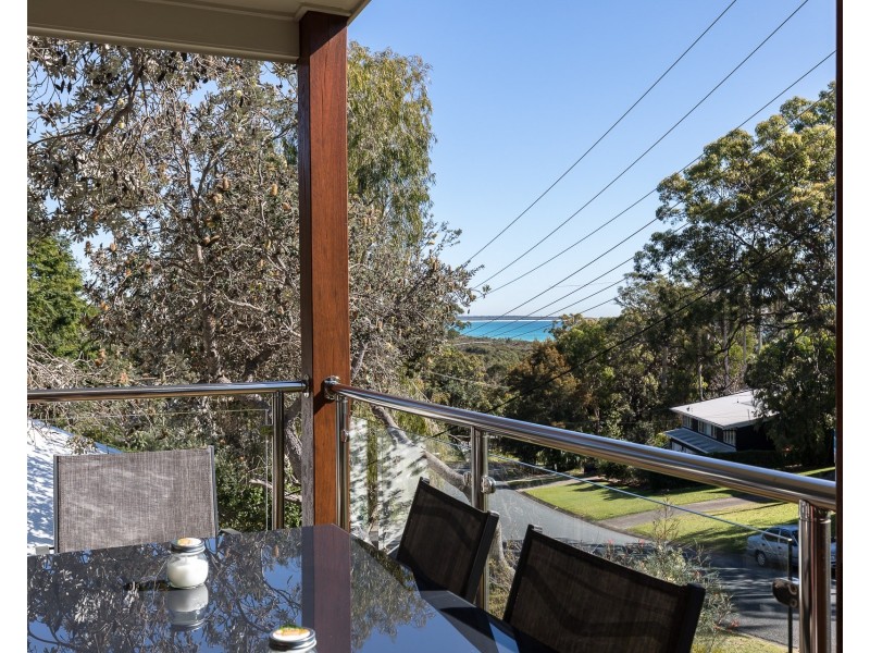 2/16 Tramican Street, Point Lookout QLD 4183