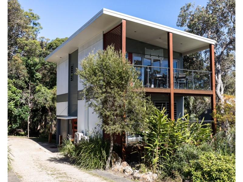2/16 Tramican Street, Point Lookout QLD 4183