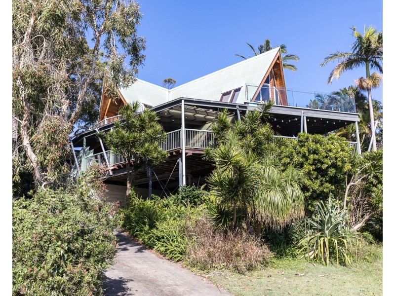 4 Merinda Crescent, Point Lookout QLD 4183