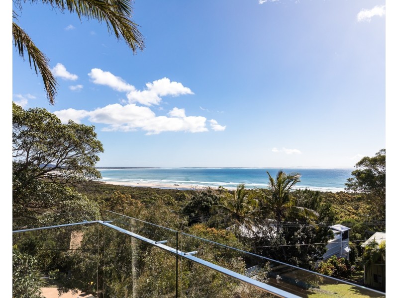 4 Merinda Crescent, Point Lookout QLD 4183