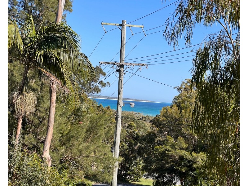 14 Tramican Street, Point Lookout QLD 4183