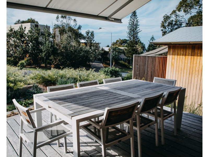 28 Cumming Parade, Point Lookout QLD 4183