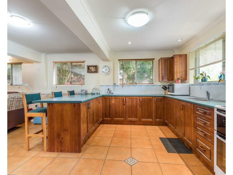 10 Galeen Street, Point Lookout QLD 4183