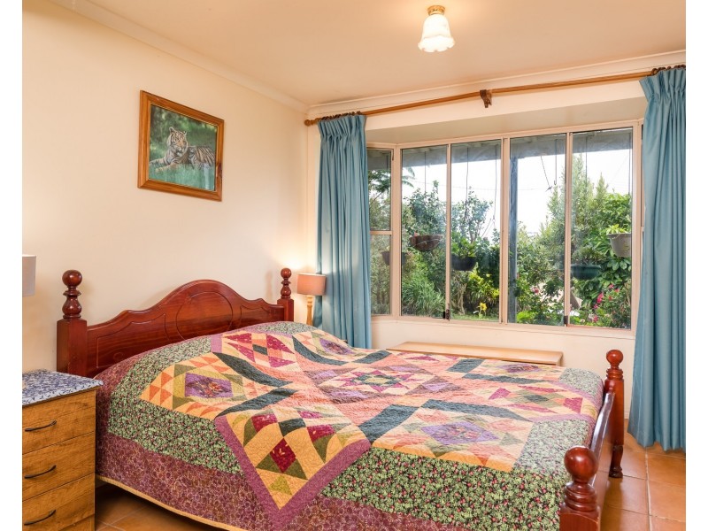 10 Galeen Street, Point Lookout QLD 4183