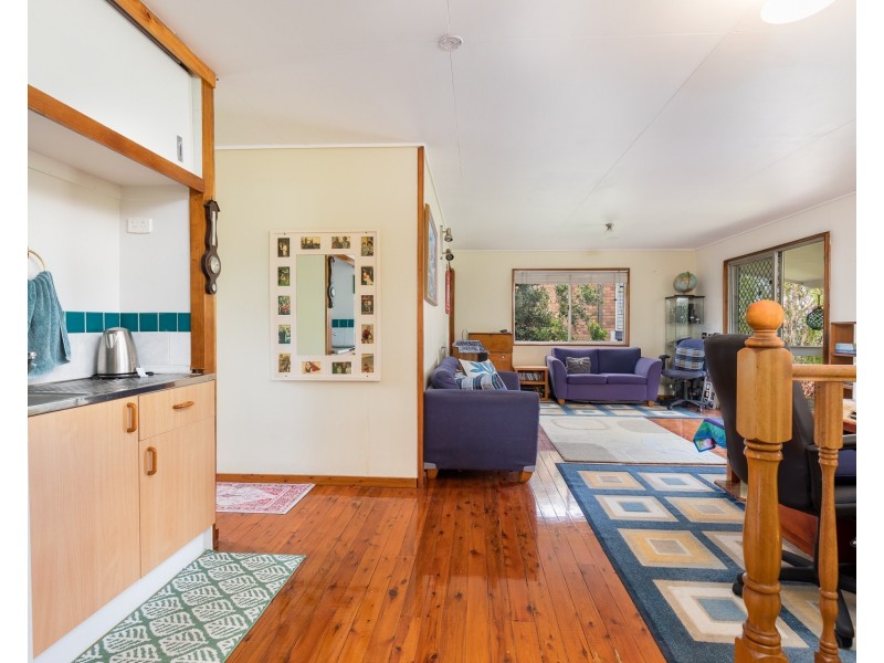 10 Galeen Street, Point Lookout QLD 4183