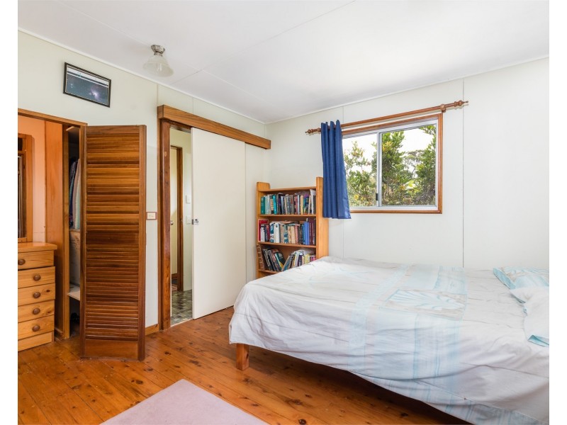 10 Galeen Street, Point Lookout QLD 4183