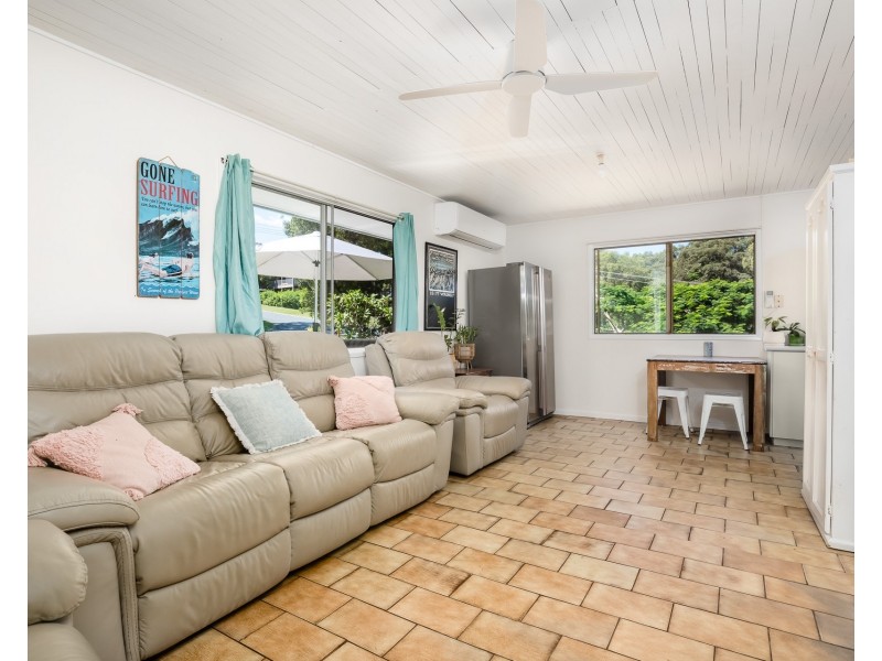 1 Merinda Crescent, Point Lookout QLD 4183