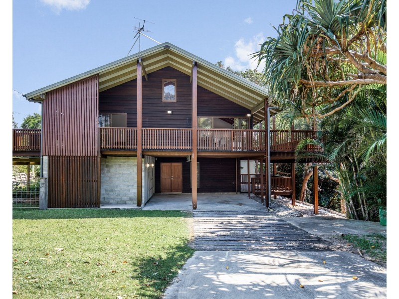 6 Karboora Drive, Point Lookout QLD 4183