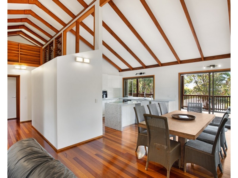 6 Karboora Drive, Point Lookout QLD 4183