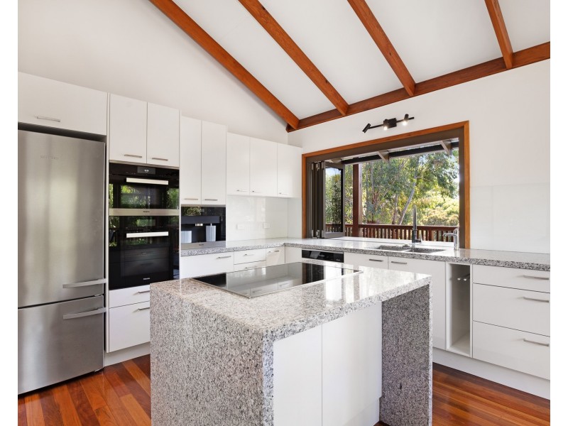 6 Karboora Drive, Point Lookout QLD 4183
