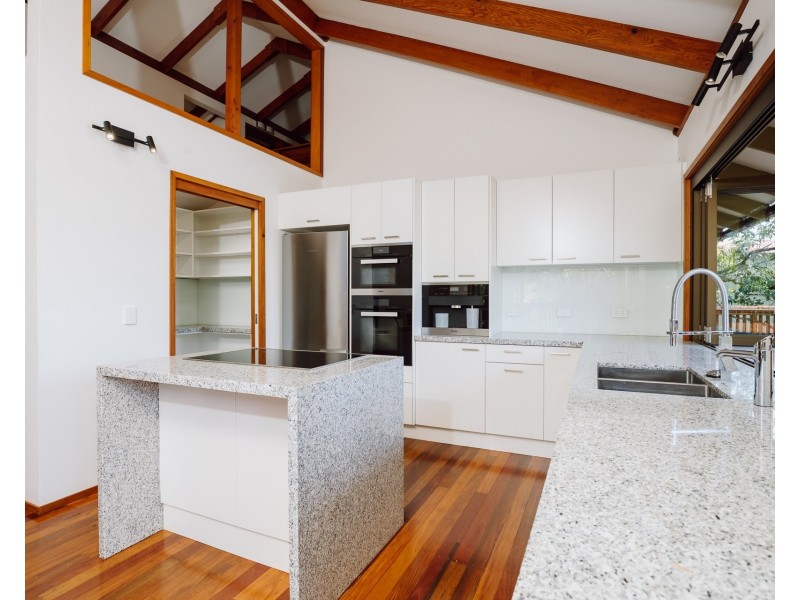 6 Karboora Drive, Point Lookout QLD 4183