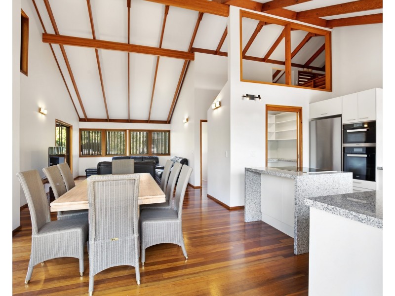 6 Karboora Drive, Point Lookout QLD 4183