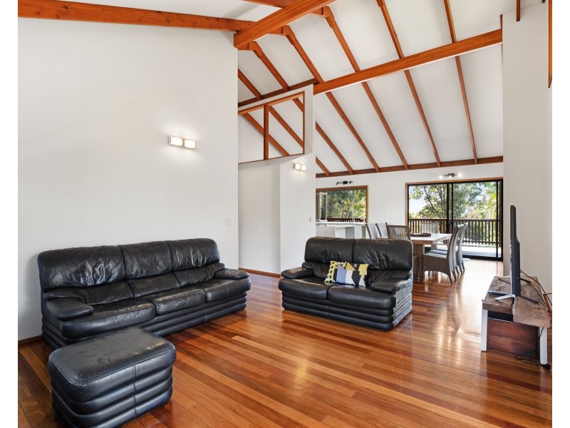 6 Karboora Drive, Point Lookout QLD 4183