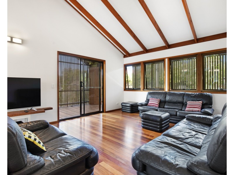 6 Karboora Drive, Point Lookout QLD 4183