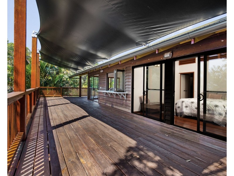 6 Karboora Drive, Point Lookout QLD 4183