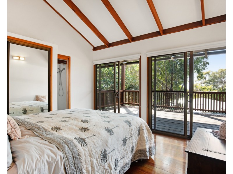 6 Karboora Drive, Point Lookout QLD 4183