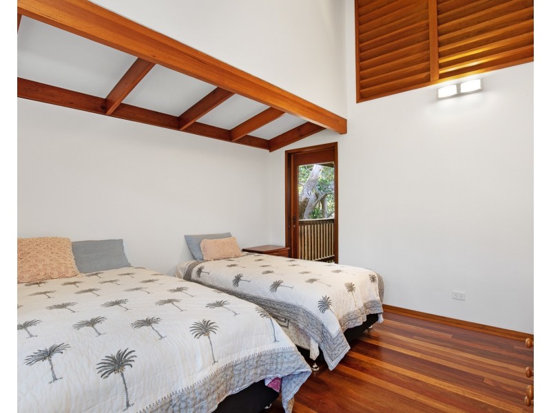 6 Karboora Drive, Point Lookout QLD 4183
